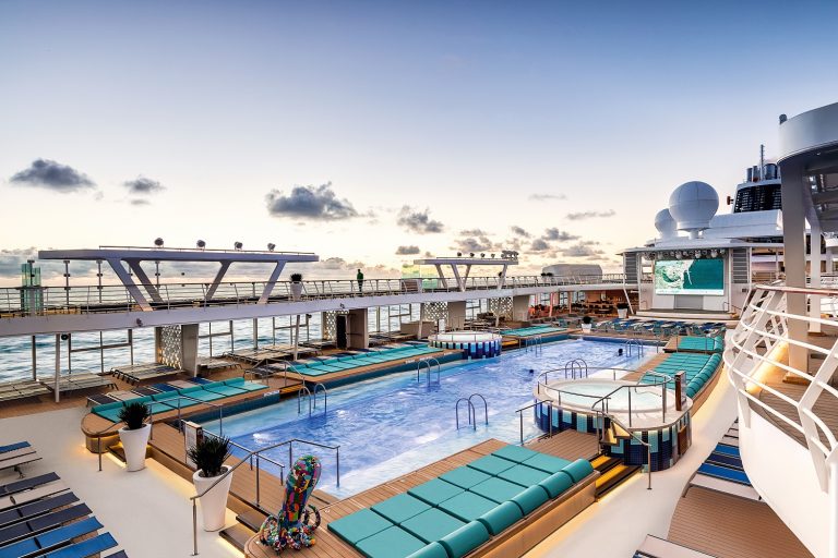 TUI Cruises Pooldeck