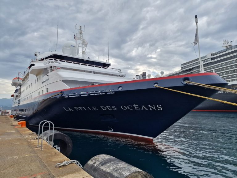 Las Islas Canarias a bordo de La Belle des Océans Cruising Journal — free download