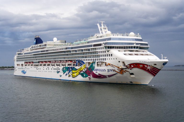 NORWEGIAN JEWEL in Copenhagen 2008