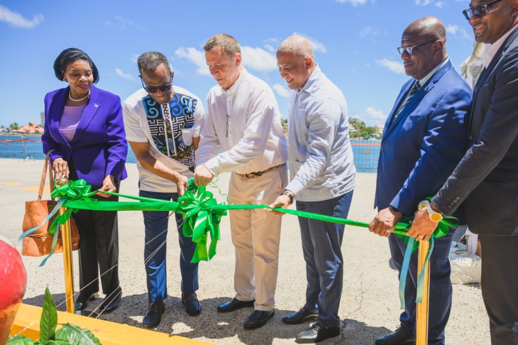 der-hafen-castries-in-st-lucia-das-abkommen-mit-gph