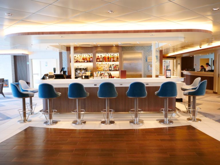 Ocean_Albatros_Roald_Amundsen_Lounge_Bar