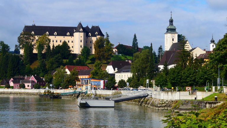 15. Riverside minicrociere, Greinburg castle, Grein, Austria