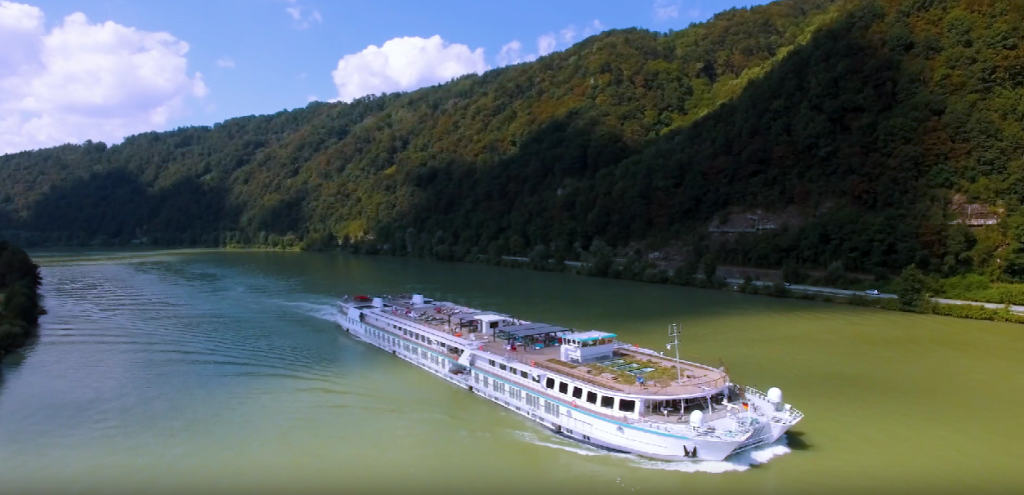 riverside-a-dream-journey-on-the-danube