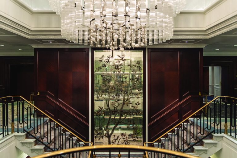 OC Grand Staircase Art Chandelier_credit to Oceania Cruises