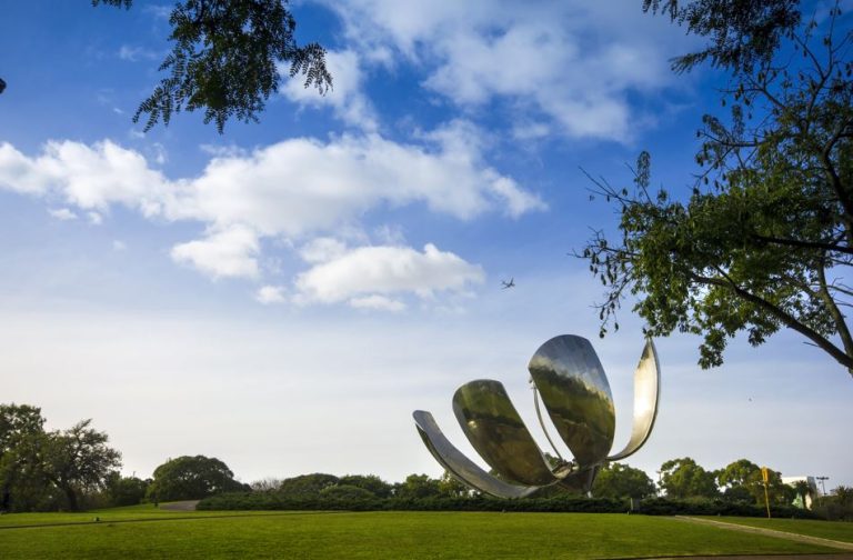 Flower Sculpture_Plaza de las Naciones Unidas_BA