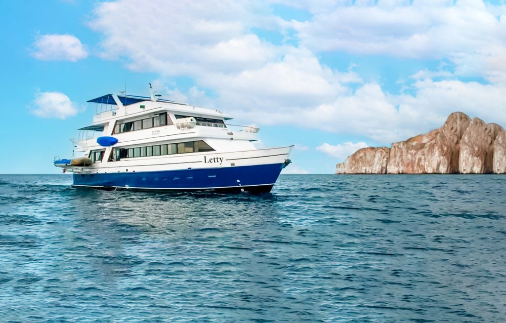 exploring-the-galapagos-with-letty-yacht