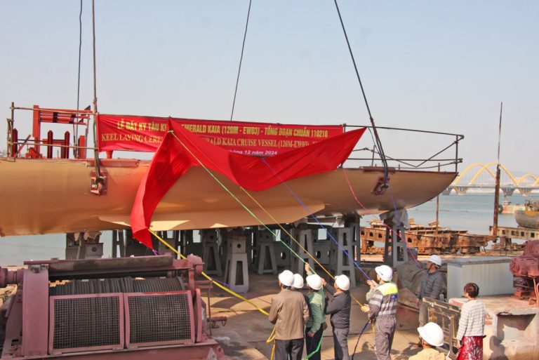 Emerald Kaia Keel laying