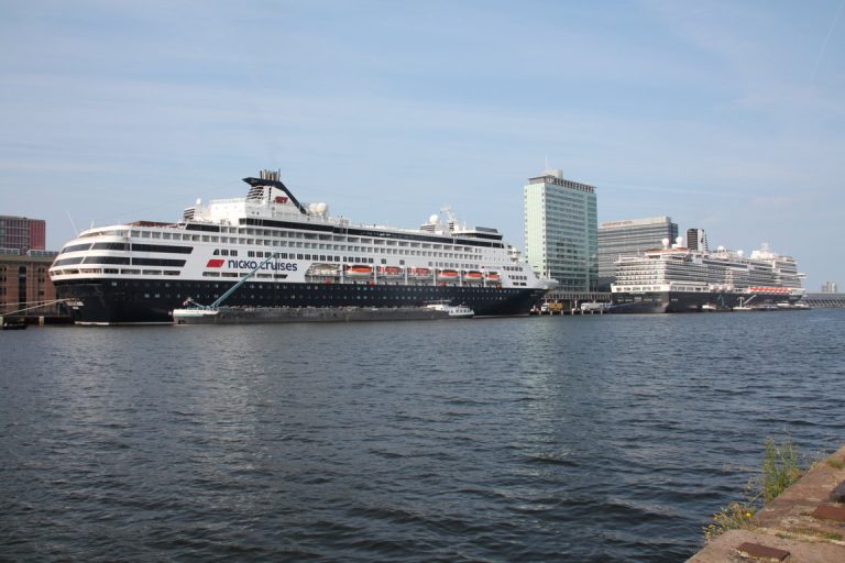 Vasco_da_Gama_und_Nieuw_Statendam_Amsterdam17_2024_Kai_Ortel