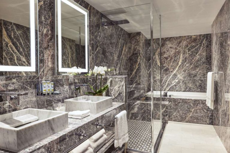 Junior Penthouse Bathroom
