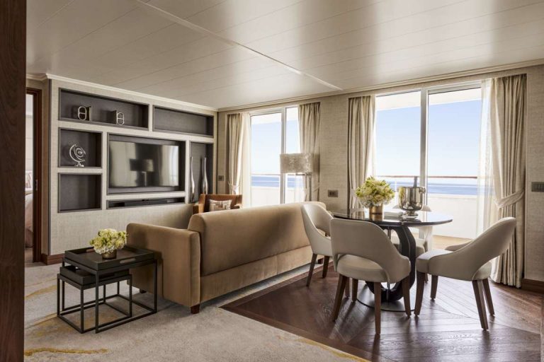 Junior Penthouse Suite_Living Dining Room