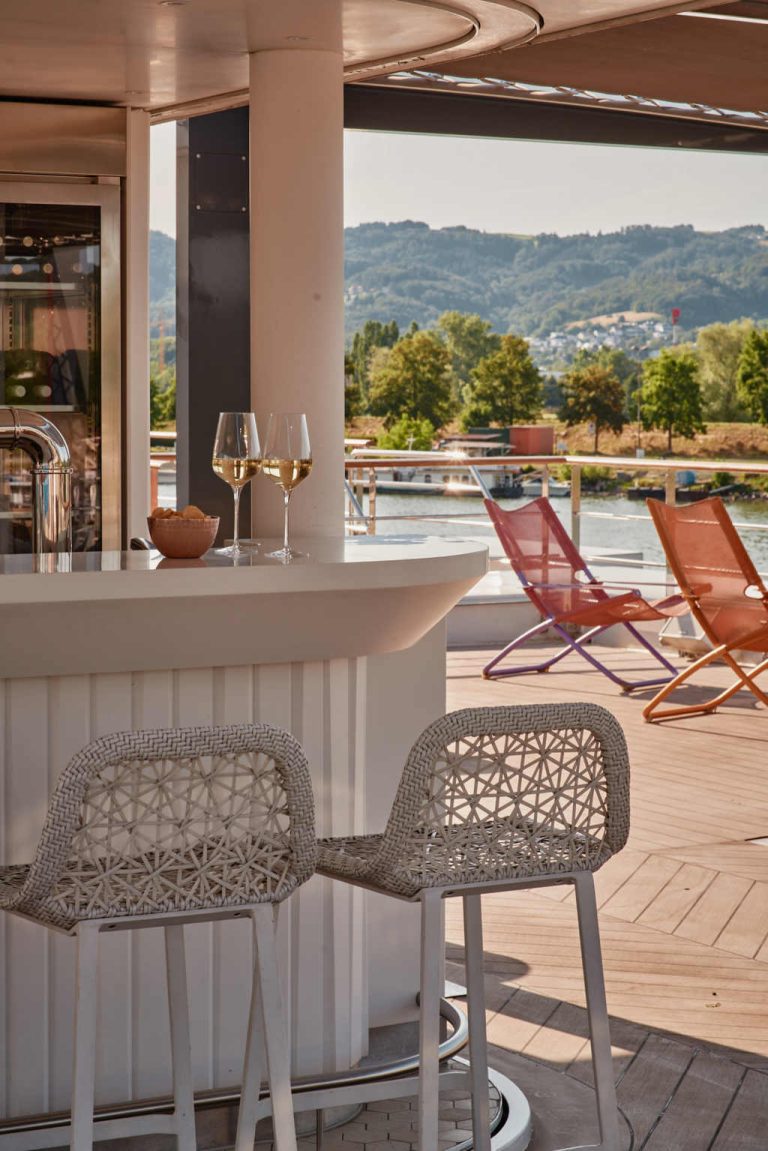 Riverside_Mozart_Deck_Bar
