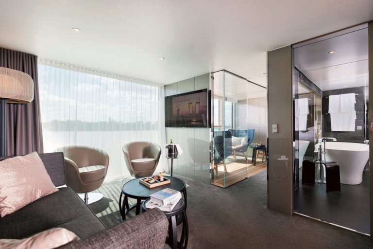 SCER_Scenic_Diamond_Royal_Owners_Suite_018