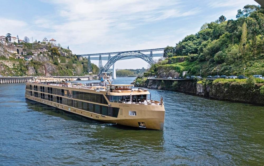 amawaterways-lance-lamasintra