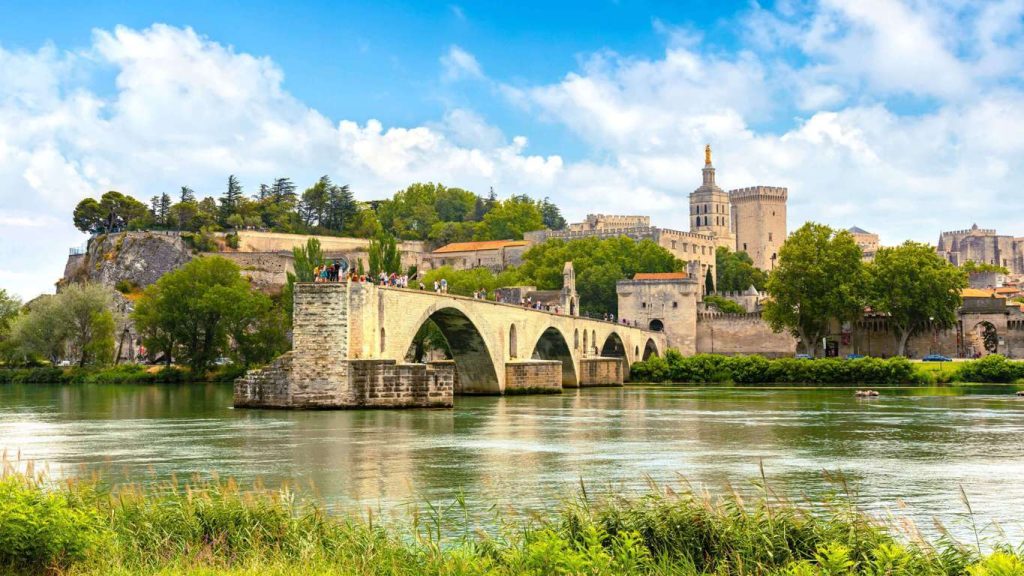 mit-riverside-auf-der-rhone-geschichte-natur-aromen