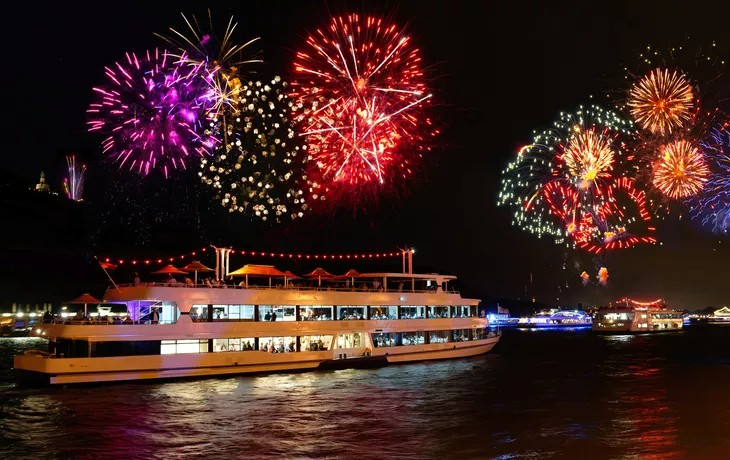 thurgau-travel-the-allure-of-the-rhine-in-flames