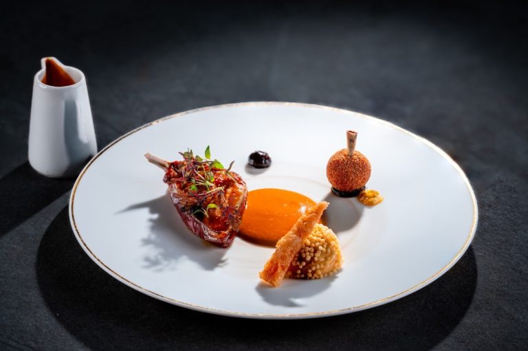 Food options_Nicolas Isnard copyright