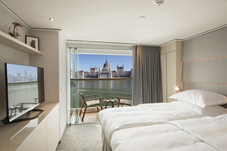 Emerald River_Grand_Balcony_Suite_001