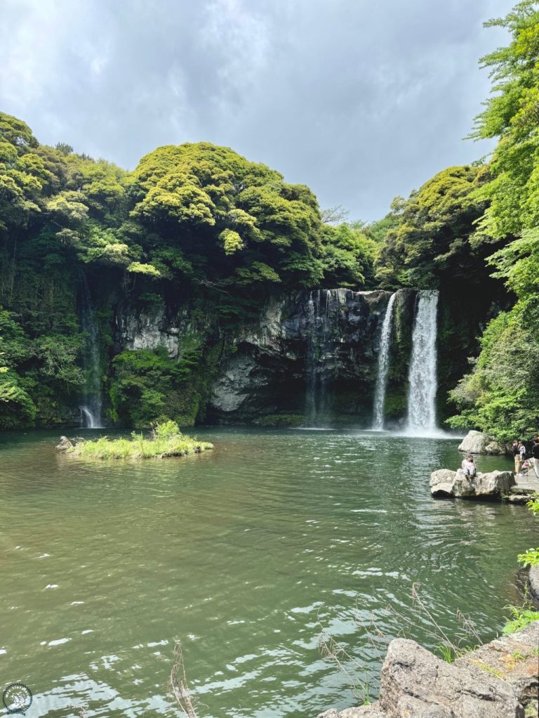 Jeju_ CheonjiyeonpokpoWaterfall