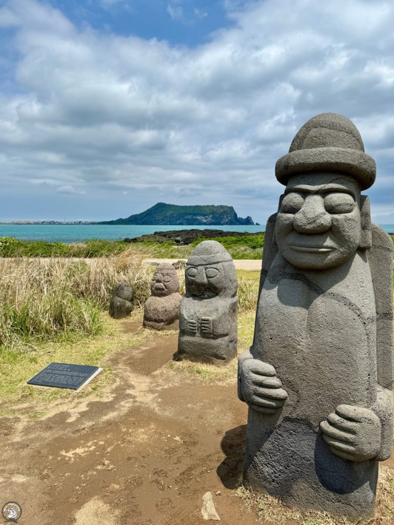 Jeju_DOLHAREUBANGandSeongsanIlchulbong