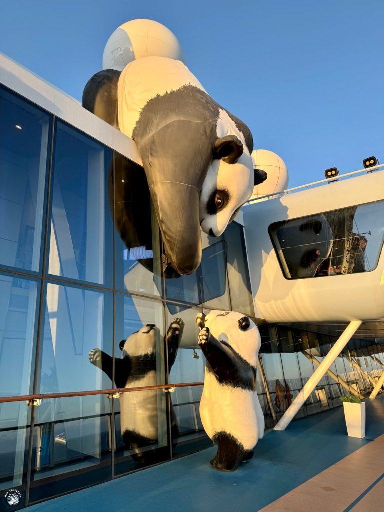 OvationoftheSeas_MascotsPandas