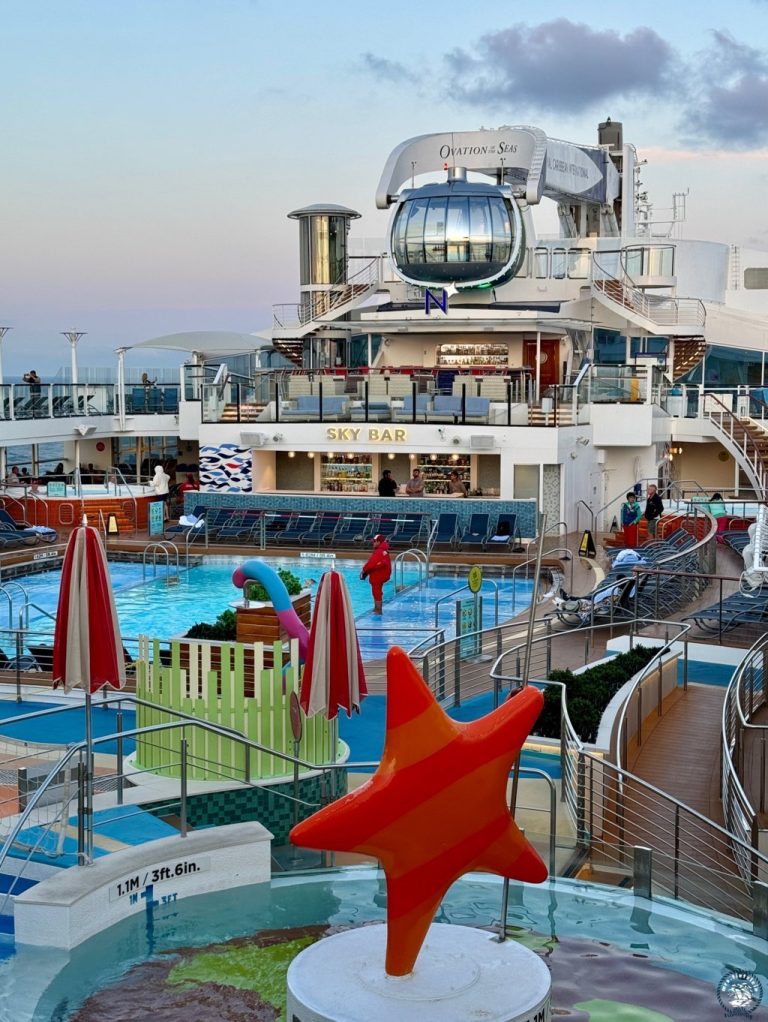 OvationoftheSeas_OutdoorPool