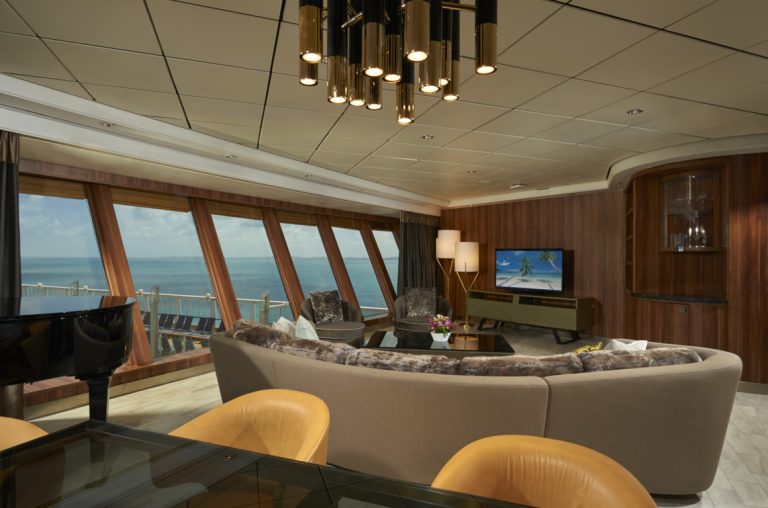 norwegiandawn-three-bedroomgardenvilla-livingroom-staterooms