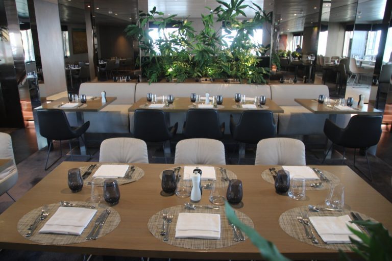 La Cucina Dining_Emerald Azzurra
