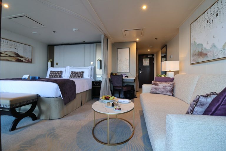 AROYA Living room Superior Suite