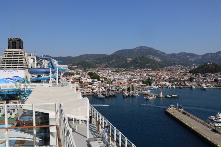 AROYA docking in Marmaris