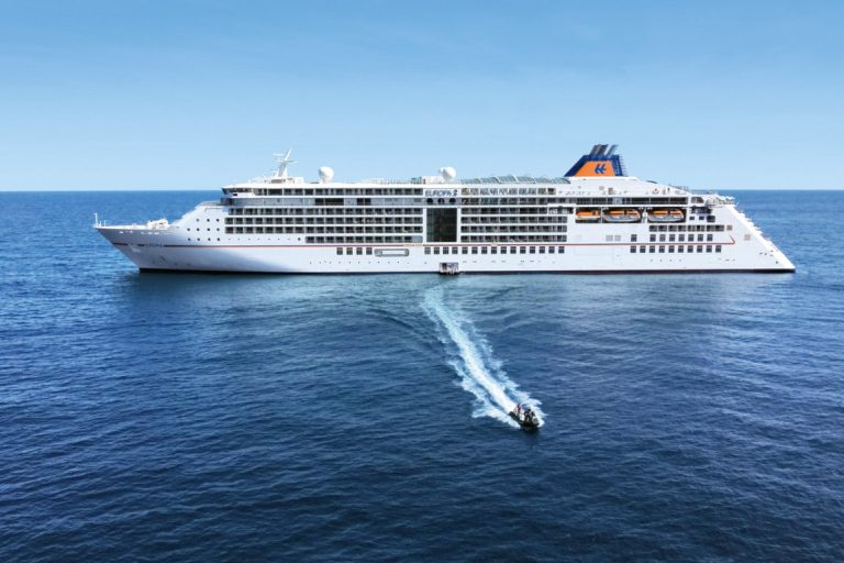 MS EUROPA 2 mit Zodiac, credit to Hapag-Lloyd Cruises