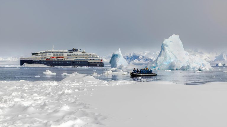 Antarctica_Sea_Ice_Landing_MS_Fridtjof_Nansen_HX_45037_Photo_Oscar_Farerra