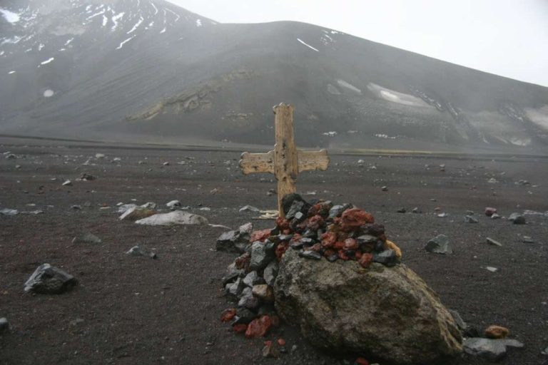 Cemetery on Whalers Bay _ Mellany van der Hulst