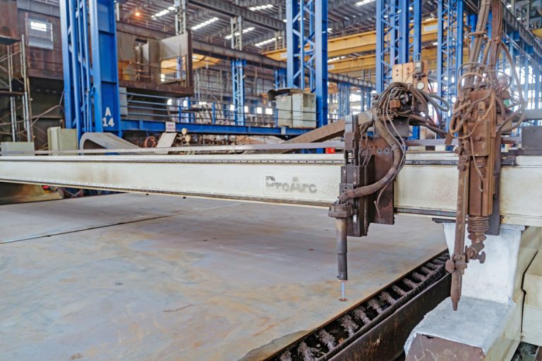 Emerald-Raiya-Cutting-Steel