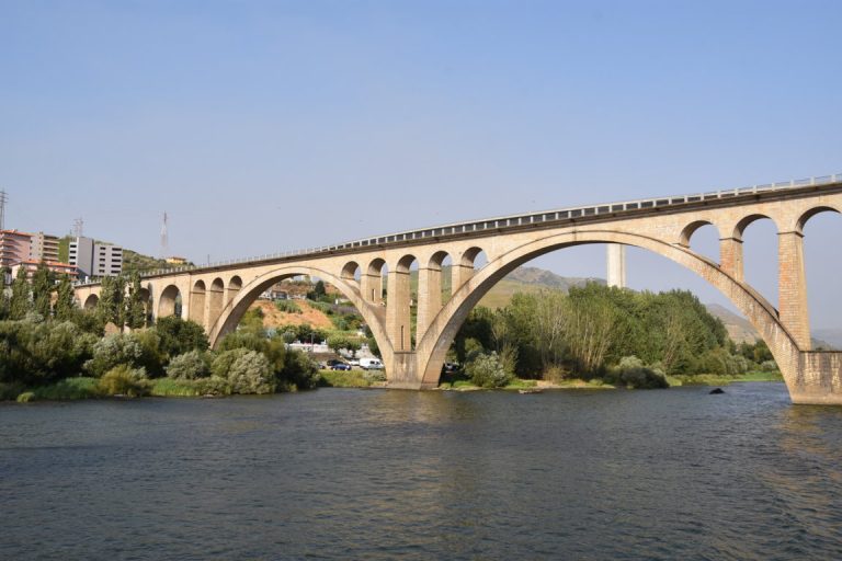 Regua bridge