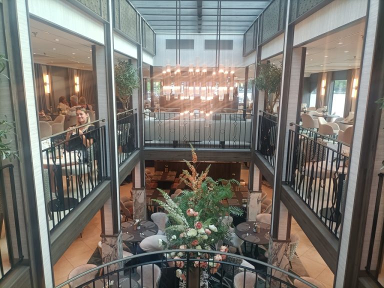Riviera Rose - Atrium Bar Lounge (1)