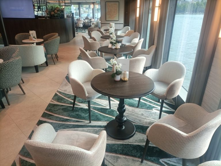 Riviera Rose - Bar lounge (1)
