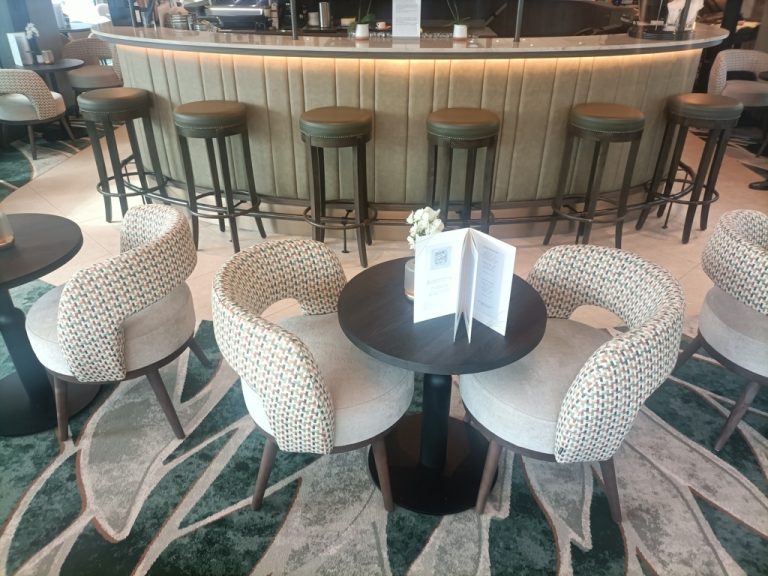 Riviera Rose - Bar lounge (1)