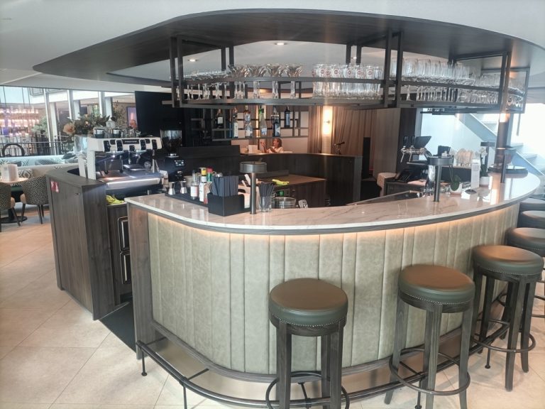 Riviera Rose - Bar lounge (1)
