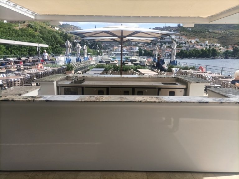 Riviera Rose - Outdoor Sun Deck (1)