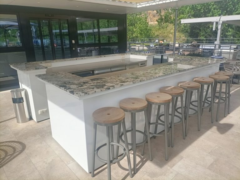 Riviera Rose - Outdoor Sun Deck (1)
