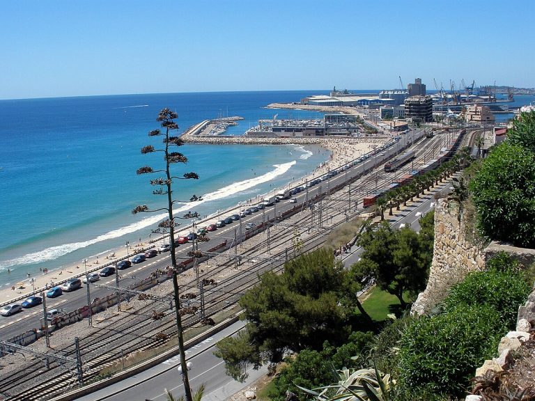View of Tarragona port 2