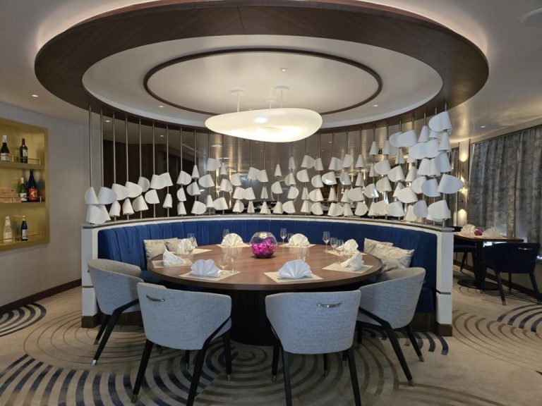 Crystal_Serenity_Umi_Uma_By_Nobu_Matsuhisa_Restaurant_and_Sushi_Bar (4)