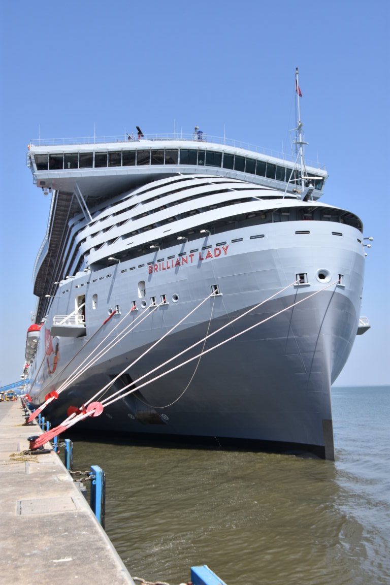 Brilliant Lady: Explore Every Deck in the Photo Album