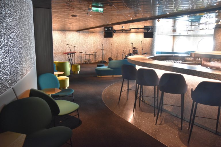 deck 06 - On the Rock