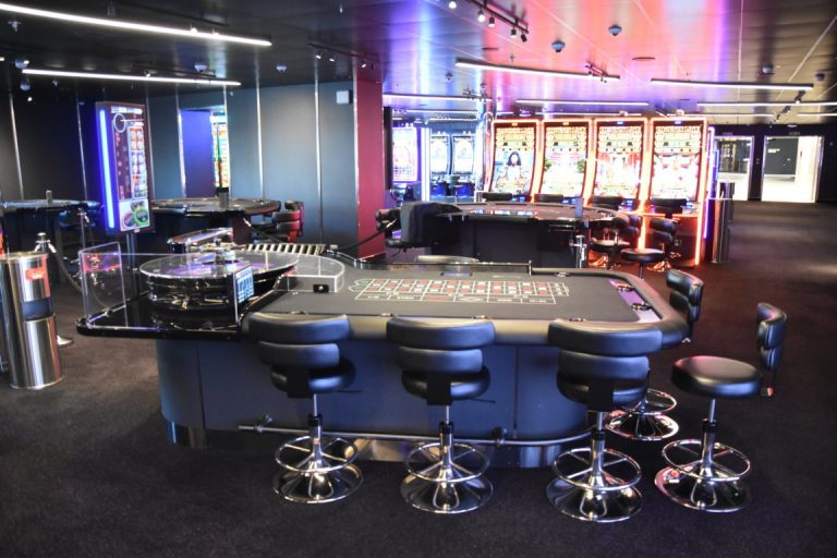 deck 06 - The Casino