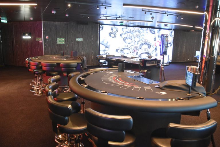 deck 06 - The Casino