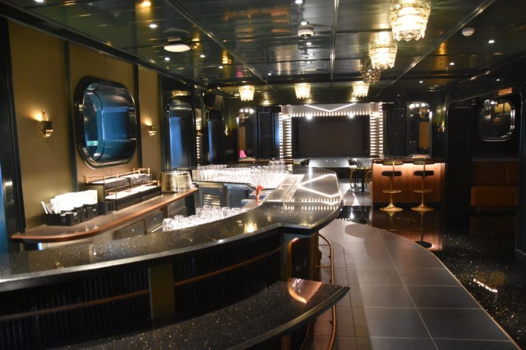 deck 06 - The Manor - Nightclub