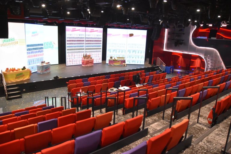 deck 06 - The Red Room