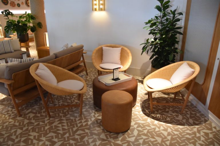 deck 07 - the Dock House