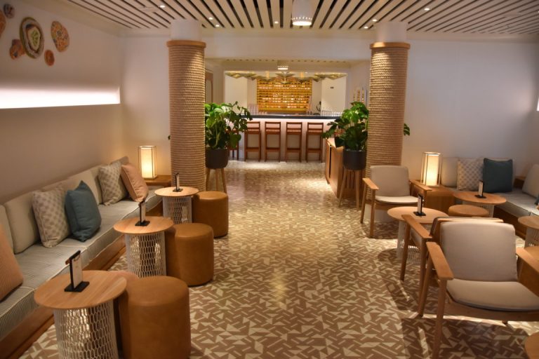 deck 07 - the Dock House